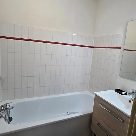 Avec Parking Voltaire Apartman