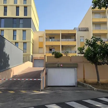 Avec Parking Voltaire 公寓