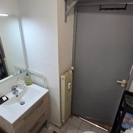 Avec Parking Voltaire Apartman *