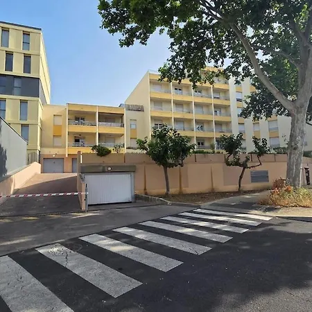 Avec Parking Voltaire *