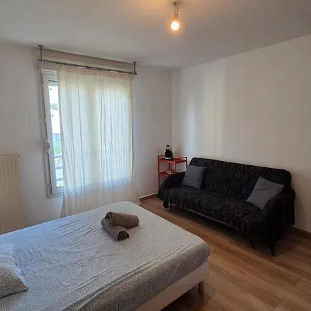 Avec Parking Voltaire